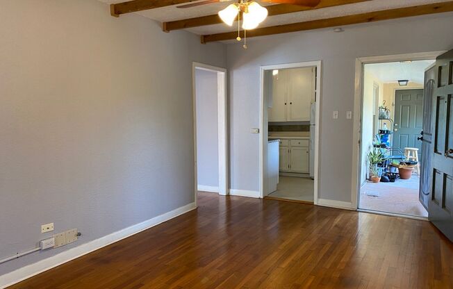 1 bed, 1 bath, 650 sqft, $915, Unit Unit 5