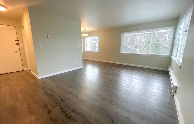 1 bed, 1 bath, 755 sqft, $1,995, Unit Unit 4