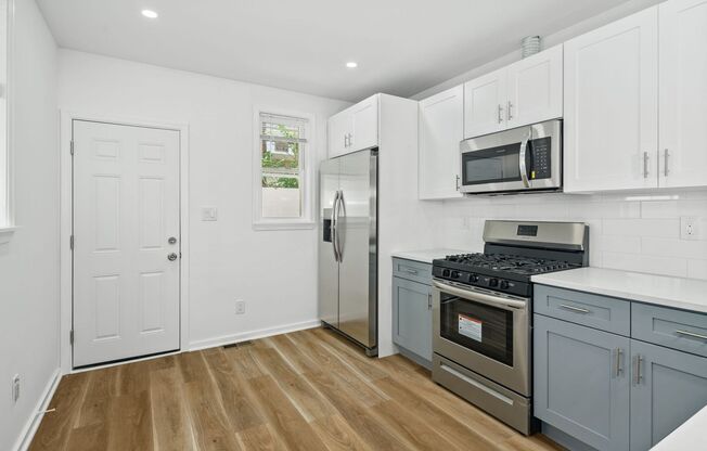 Nice Newly Renovated 3BD/1BA South Philly- Available Now!!!