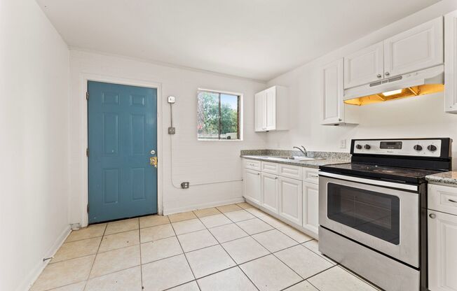 2 beds, 1 bath, 700 sqft, $650, Unit 1132 Aster St.