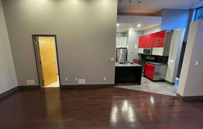 1 bed, 1 bath, 900 sqft, $1,295, Unit 1R