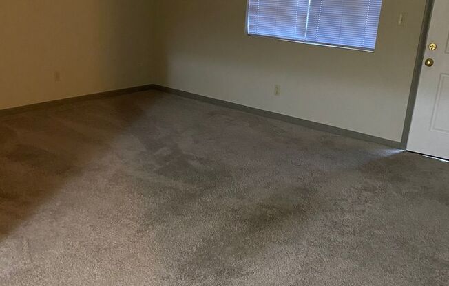 1 bed, 1 bath, 615 sqft, $800, Unit D2