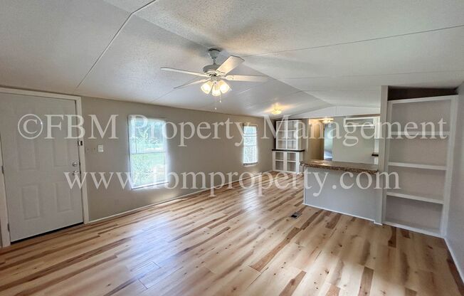 332 Stacks Road - Spacious 3 Bedroom, 2 Bathroom Home in Ennis, TX!