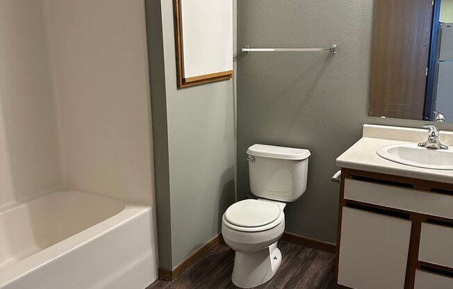 2 beds, 1 bath, 900 sqft, $875, Unit 110