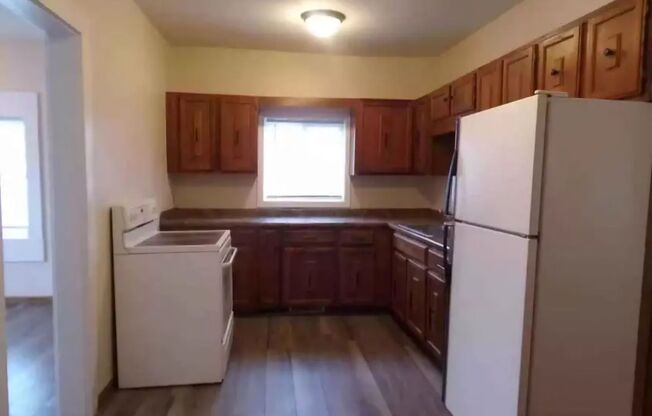 3 beds, 1 bath, $1,200