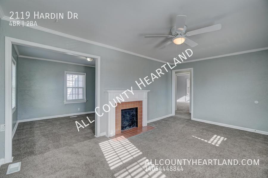 2119 HARDIN DR