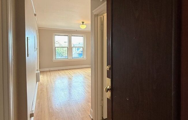 Studio, 1 bath, 460 sqft, $1,425, Unit 105
