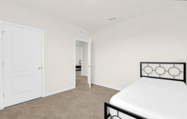 5 beds, 3 baths, $2,800