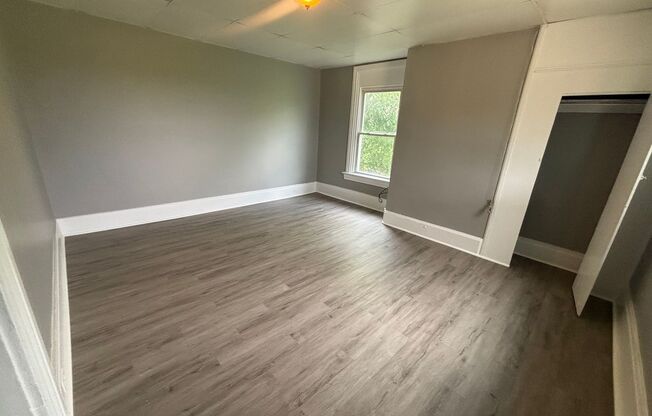 3 beds, 1 bath, $1,800, Unit UNIT 2