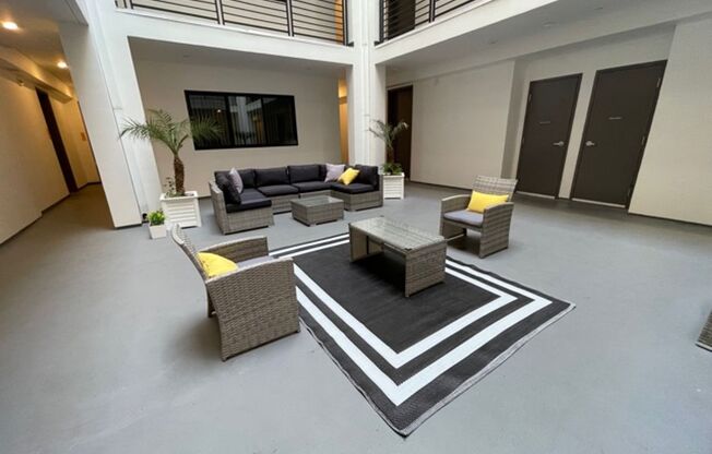 Studio, 1 bath, 574 sqft, $2,095, Unit Unit 209