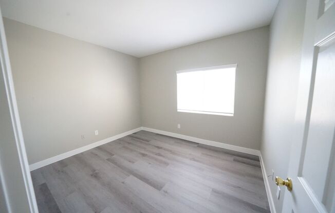 2 beds, 2 baths, $1,395, Unit Building 7 -Clark County-