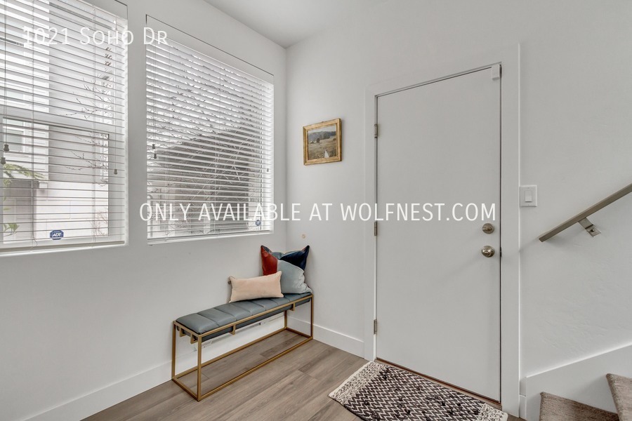 1021 SOHO DR