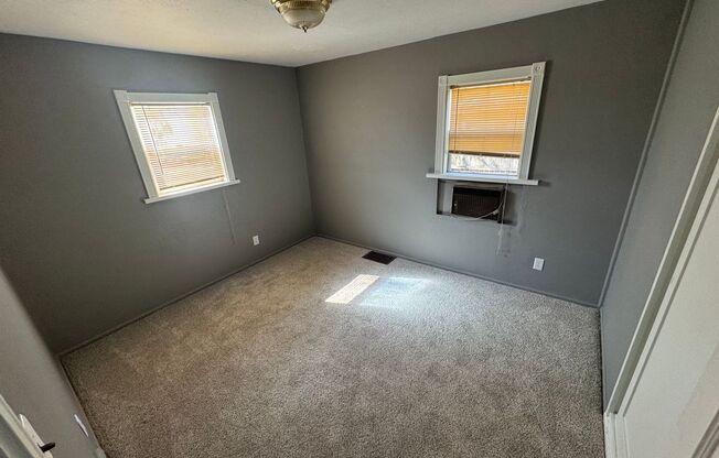 2 beds, 1 bath, $1,100