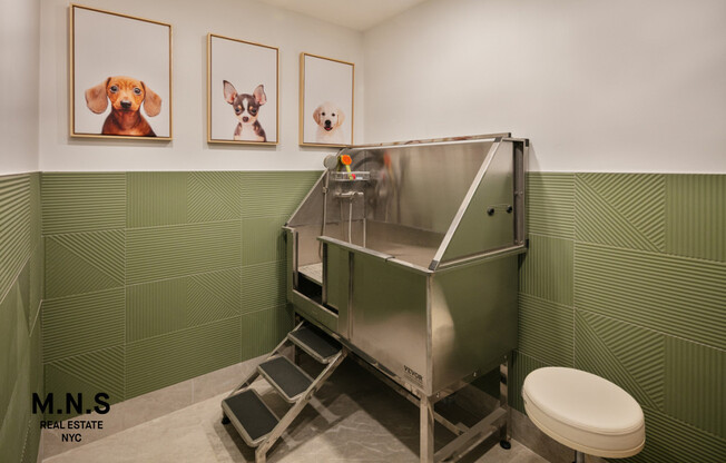 Studio, 1 bath, $3,400, Unit 2J