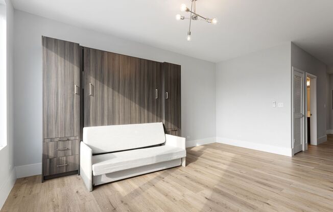 Studio, 1 bath, 360 sqft, $1,650, Unit 304