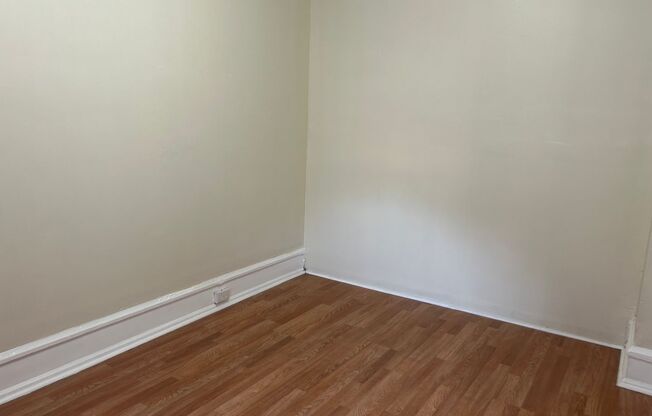 3 beds, 1 bath, $1,395, Unit Apt. 2