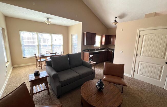 2 beds, 1 bath, 1,100 sqft, $1,595, Unit 615 - Unit 201 Duplex B1100