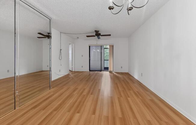 2 beds, 2 baths, 806 sqft, $2,000