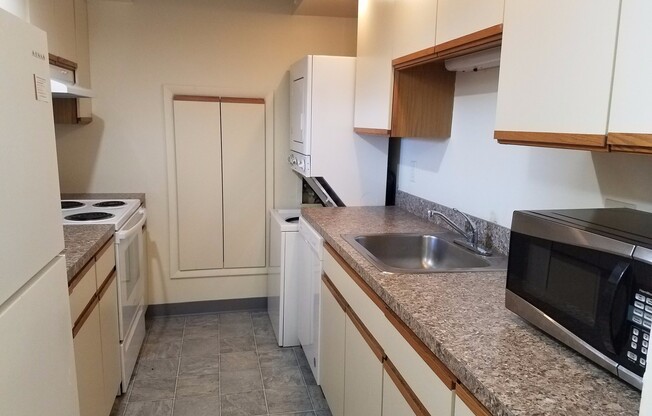 1 bed, 1 bath, 907 sqft, $1,350, Unit Apt. 412