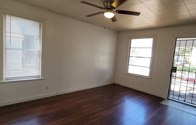 2 beds, 1 bath, $800