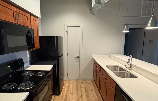 2 beds, 2 baths, 970 sqft, $1,495, Unit Unit 216