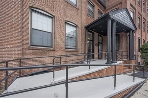 2 beds, 1 bath, 978 sqft, $2,600, Unit 417