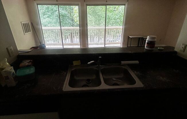 Freshly Renovated 3BR Condo Steps from UNCC & Transit