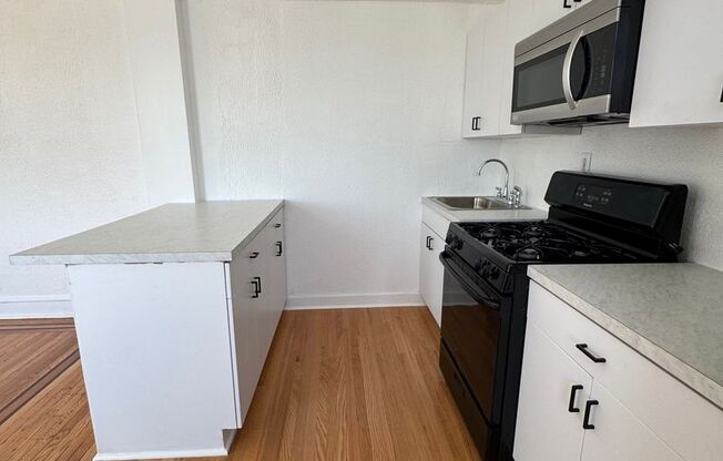 1 bed, 1 bath, 650 sqft, $895, Unit A-404