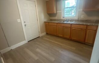 3 beds, 1 bath, $1,300