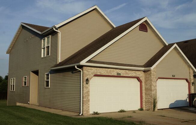 Spacious 2-bedroom townhomes in Stoughton. Includes in-unit laundry, attached garage and more