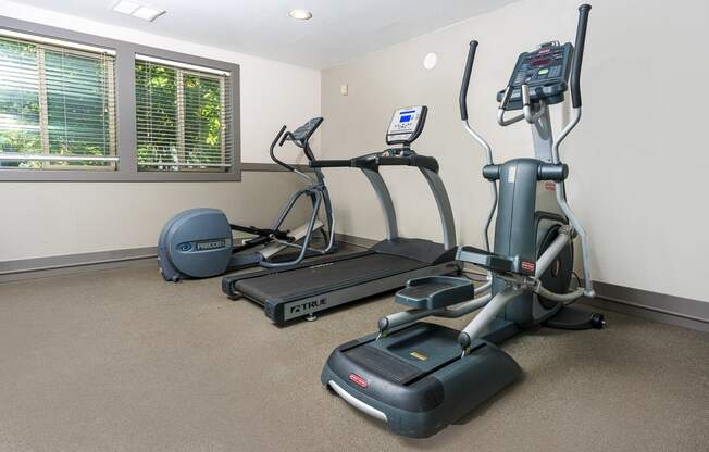 the gym Copper Ridge Apartments, Renton, 98055