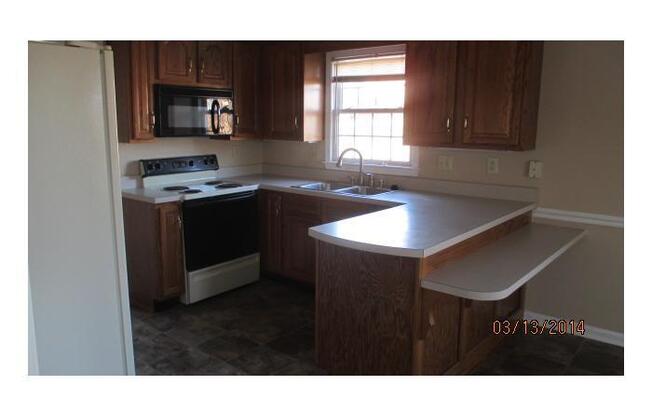 5 Bedroom 2 1/2 Bath Home For Rent!