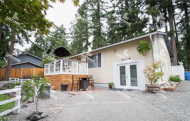 3 Bed 2 Bath Graham Home w/ Beautiful Kitchen Remodel!
