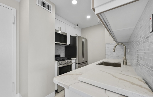Studio, 1 bath, 590 sqft, $3,500, Unit 18M