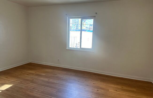 Studio, 1 bath, 298 sqft, $1,400, Unit 12