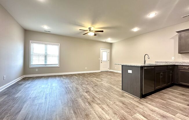 3 beds, 2.5 baths, 1,395 sqft, $1,695, Unit B