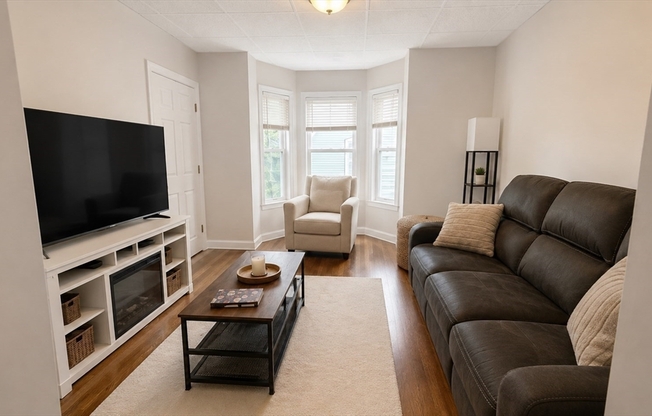 2 beds, 1 bath, 900 sqft, $2,850, Unit 2