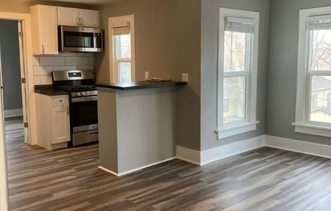 2 beds, 1 bath, 850 sqft, $1,375, Unit 1213 - 16