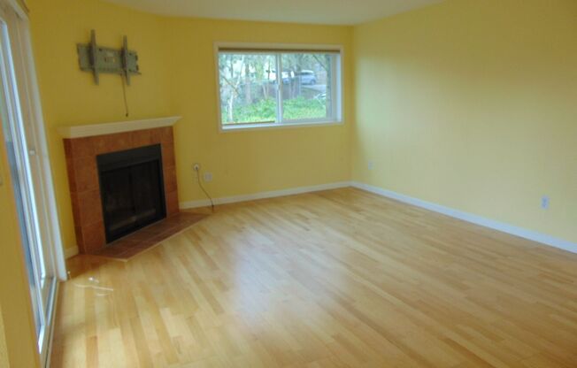 Beautiful 2bd, 2ba Condo Available in Perfect Kirkland Location!