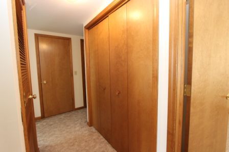 2 beds, 1 bath, $895, Unit APT. 4