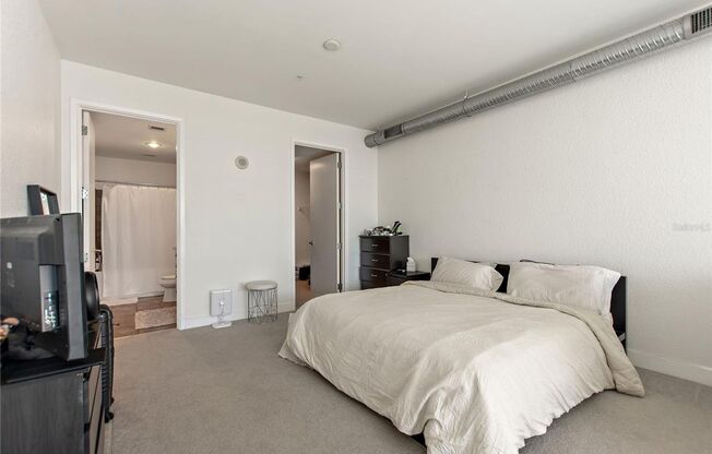 1 bed, 1.5 baths, $2,300, Unit # 1421