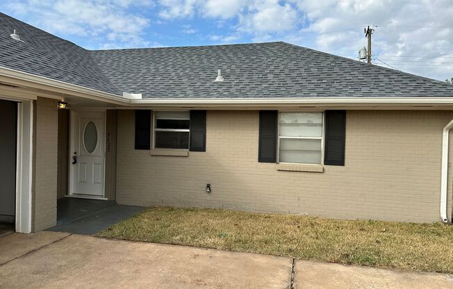 3 beds, 2 baths, $1,350