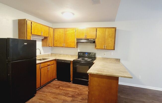 2 beds, 2 baths, $1,295, Unit Unit 18