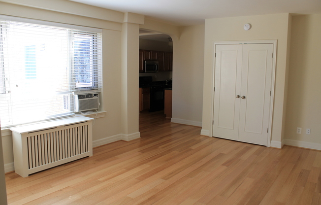 Studio, 1 bath, 450 sqft, $2,075, Unit 301