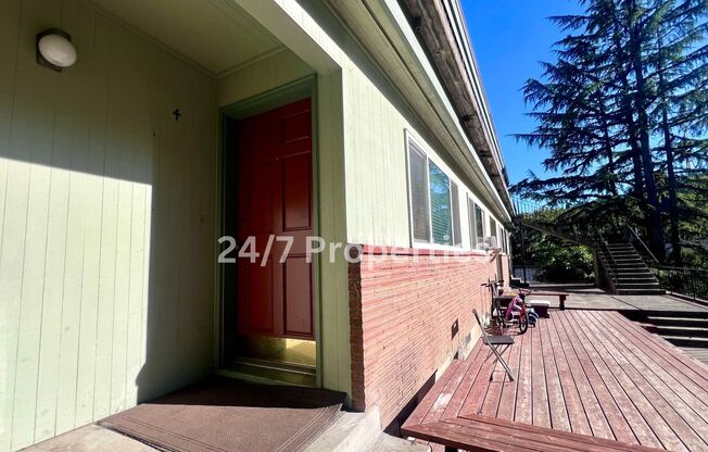 2 beds, 1 bath, $1,370, Unit 04