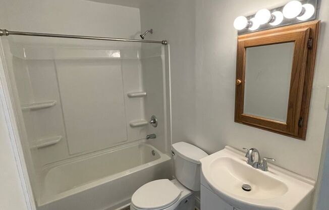 2 beds, 1 bath, $1,400