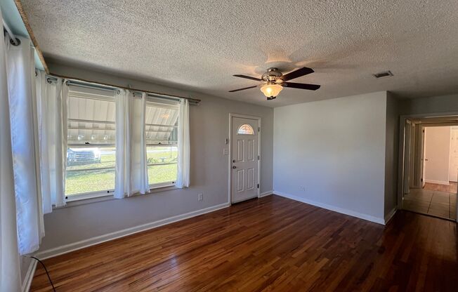 3 beds, 1 bath, $1,500