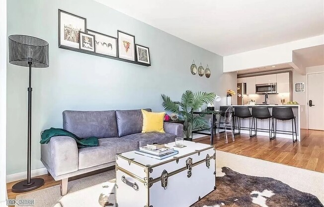 1 bed, 1 bath, $4,350, Unit 525