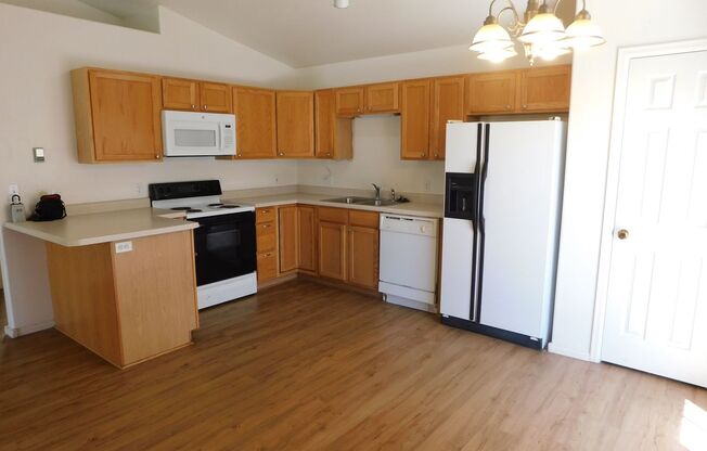 3 beds, 2 baths, 1,156 sqft, $1,800, Unit Unit B