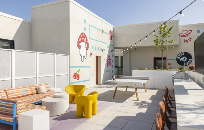 2722 S FIGUEROA